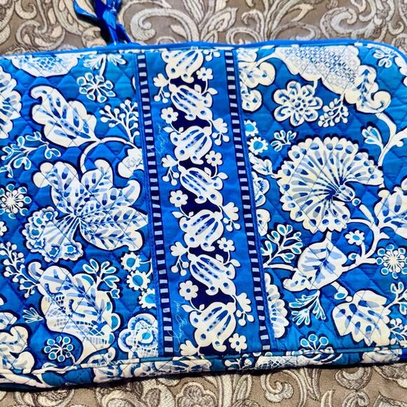 Vera Bradley Blue and White Laptop Bag - Picture 7 of 9